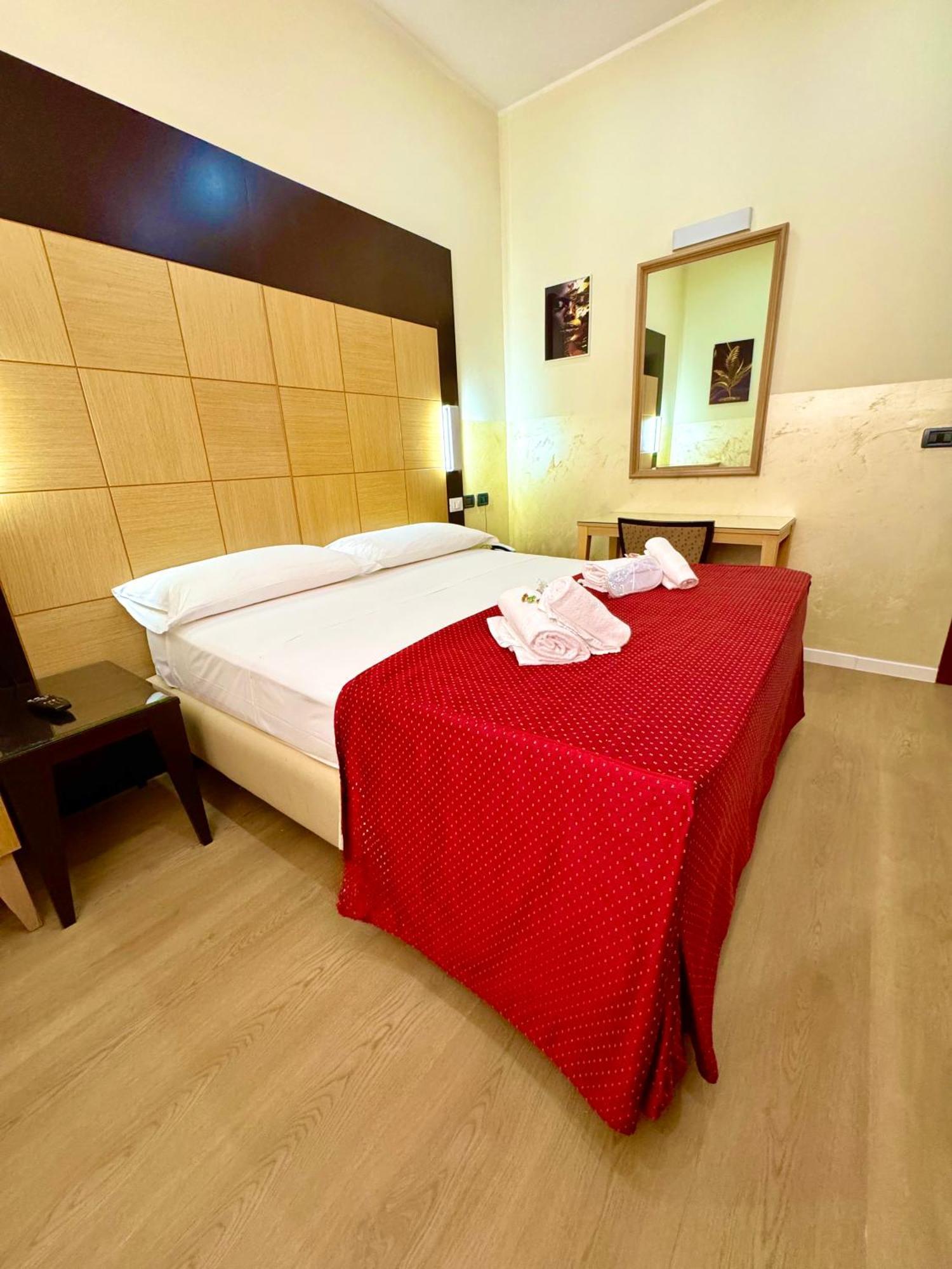 Hotel Fiorella Milano מראה חיצוני תמונה